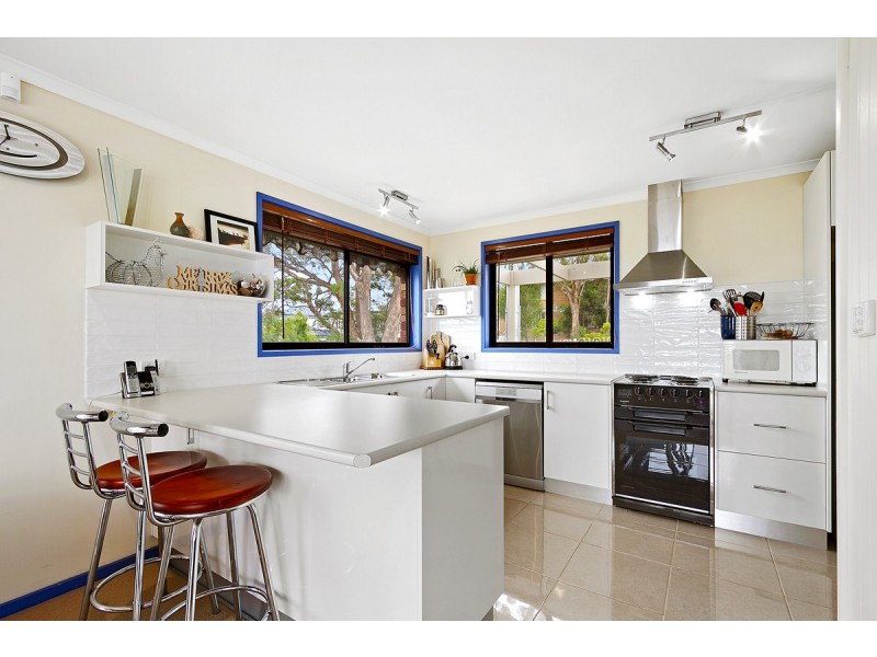 16 Ocean View Parade, Lakes Entrance VIC 3909