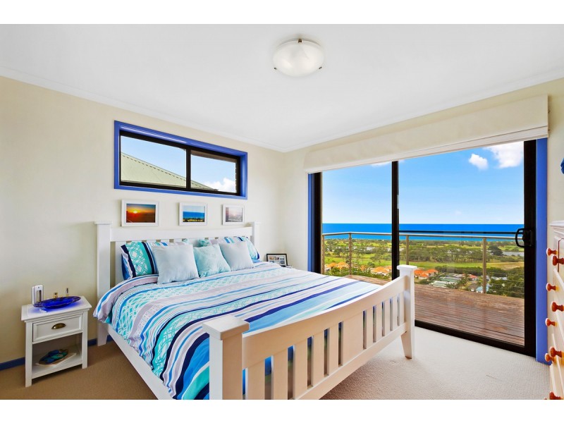 16 Ocean View Parade, Lakes Entrance VIC 3909