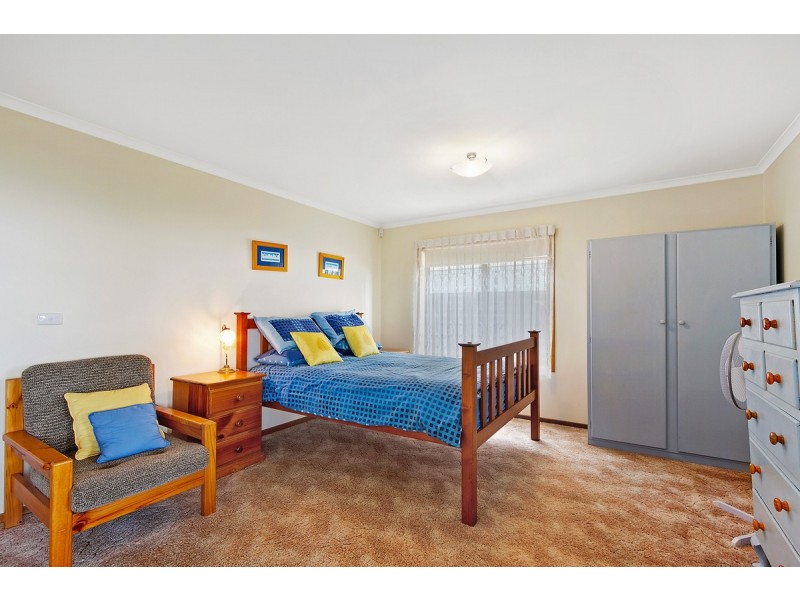 16 Ocean View Parade, Lakes Entrance VIC 3909