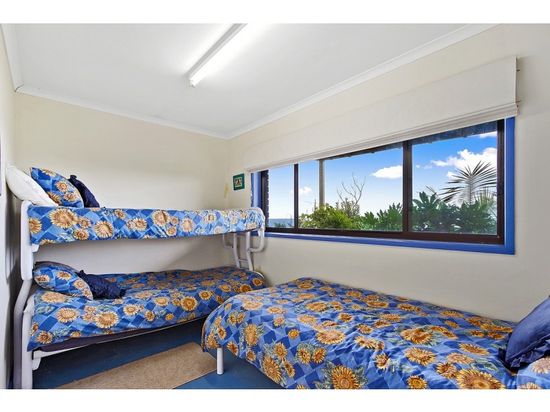 16 Ocean View Parade, Lakes Entrance VIC 3909