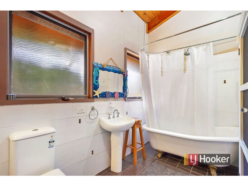 7 Gay Street, Lakes Entrance VIC 3909