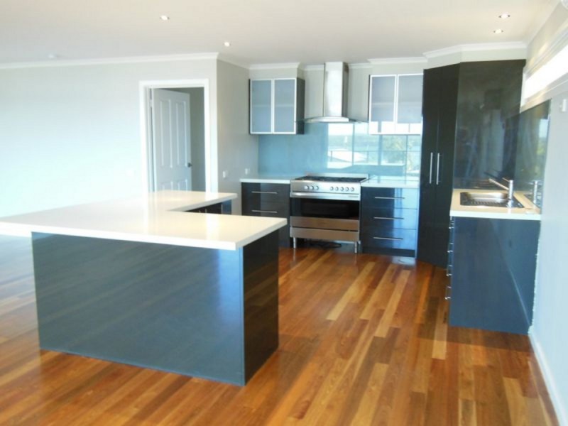 8 Hillcrest Way, Lake Tyers Beach VIC 3909