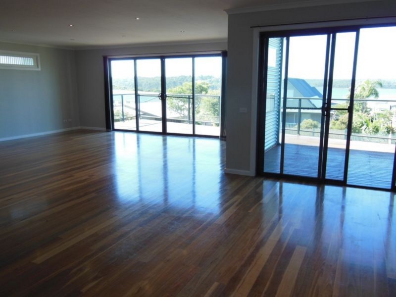 8 Hillcrest Way, Lake Tyers Beach VIC 3909