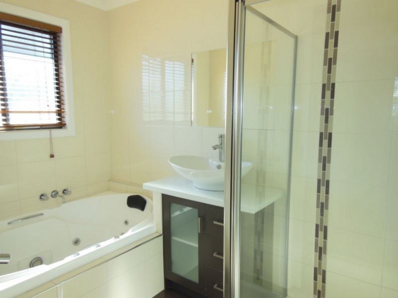 8 Hillcrest Way, Lake Tyers Beach VIC 3909