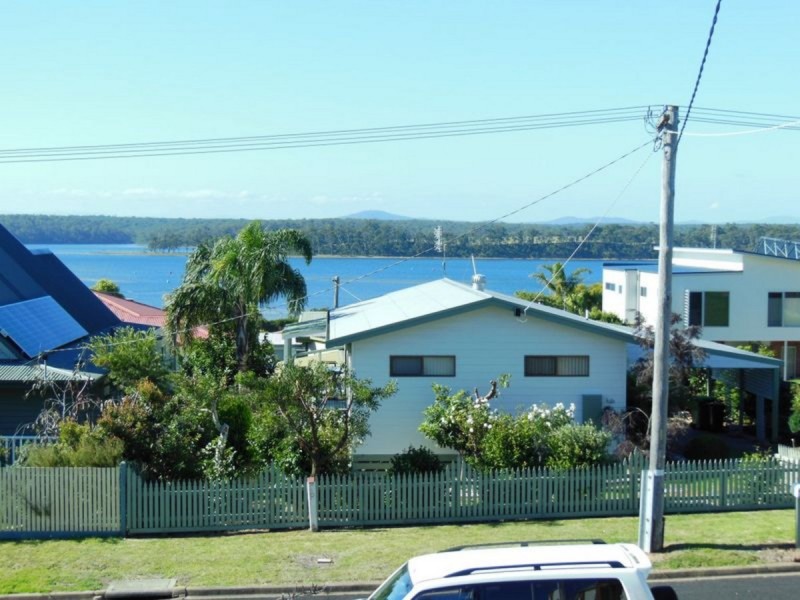 8 Hillcrest Way, Lake Tyers Beach VIC 3909