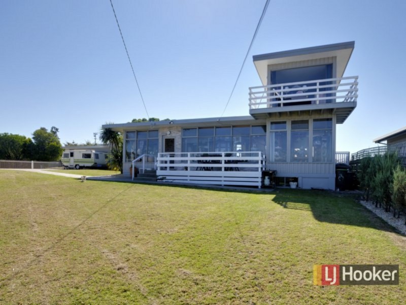 18 Grandview Road, Lakes Entrance VIC 3909