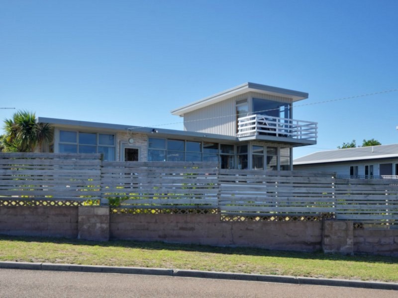 18 Grandview Road, Lakes Entrance VIC 3909