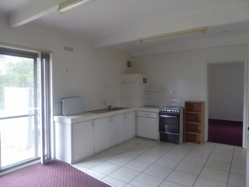 2/2-4 Cunningham Street, Lakes Entrance VIC 3909