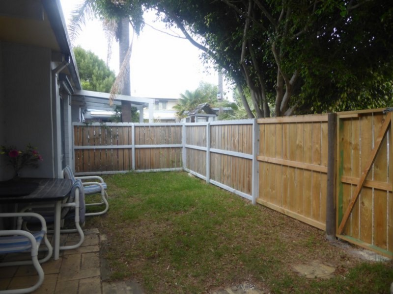 2/2-4 Cunningham Street, Lakes Entrance VIC 3909