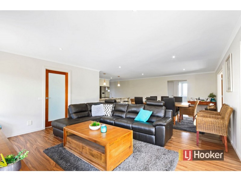 10 Luke Court, Lakes Entrance VIC 3909