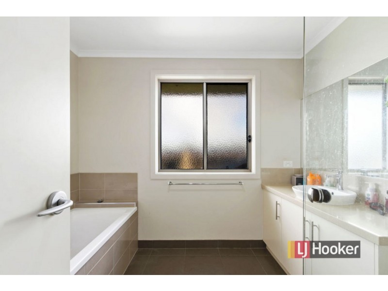 10 Luke Court, Lakes Entrance VIC 3909