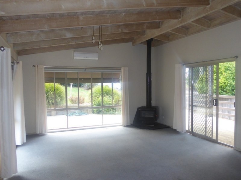 13 Bassett Road, Lakes Entrance VIC 3909