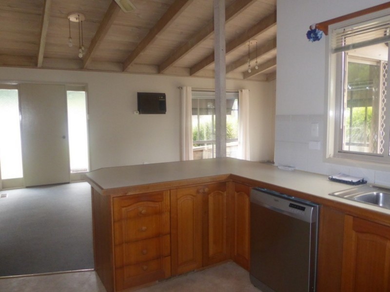 13 Bassett Road, Lakes Entrance VIC 3909