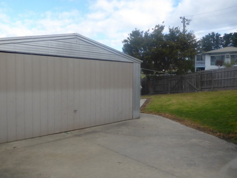 13 Bassett Road, Lakes Entrance VIC 3909