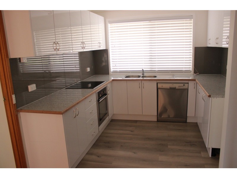 17 Alexandra Avenue, Kalimna VIC 3909