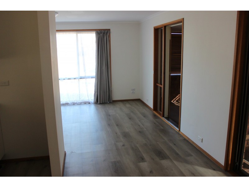 17 Alexandra Avenue, Kalimna VIC 3909