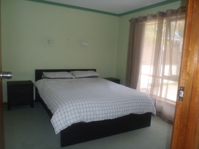 2/87 Lake Bunga Beach Road, Lakes Entrance VIC 3909