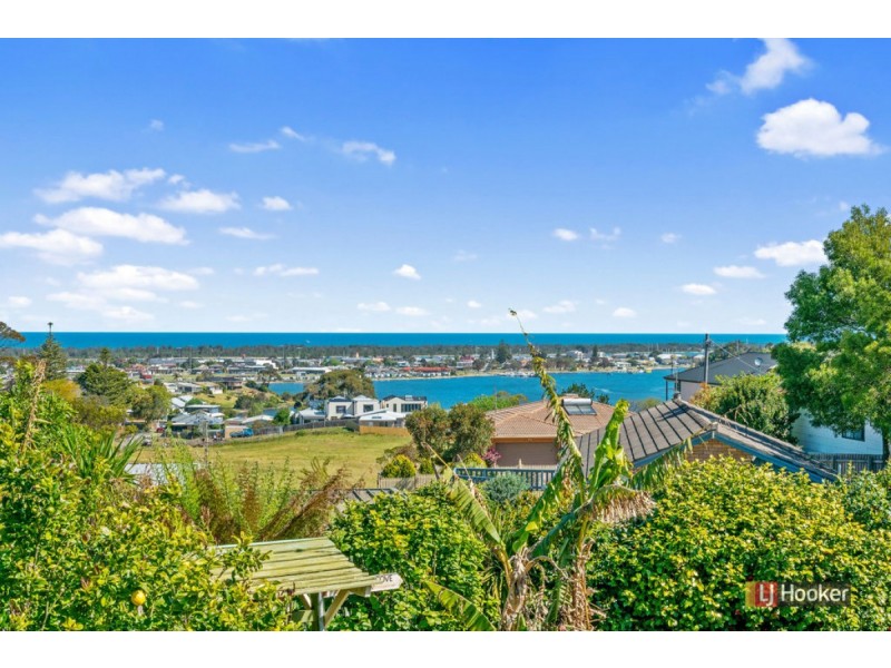 7 Abalone Avenue, Lakes Entrance VIC 3909