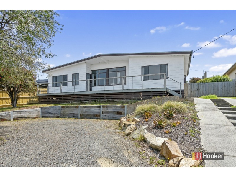 21 Daniel Street, Lakes Entrance VIC 3909