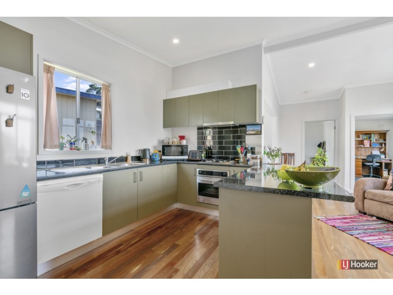 21 Daniel Street, Lakes Entrance VIC 3909