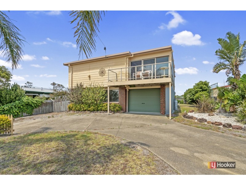 26 Abalone Avenue, Lakes Entrance VIC 3909