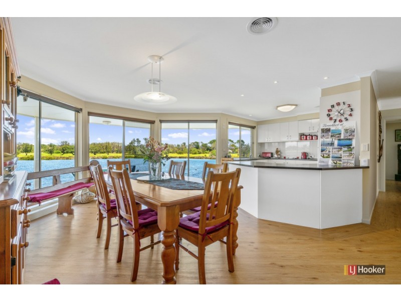 56 Eastern Beach Road, Lakes Entrance VIC 3909