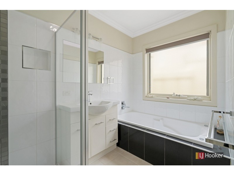 2/122 Golf Links Road, Lakes Entrance VIC 3909