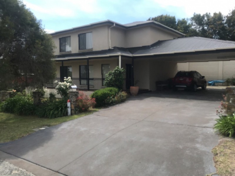 8 Williams Road, Lakes Entrance VIC 3909