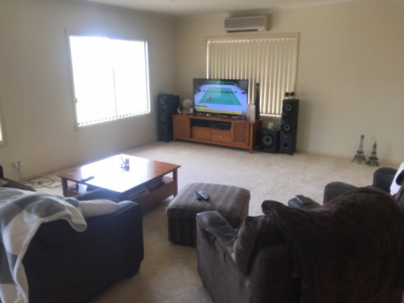 8 Williams Road, Lakes Entrance VIC 3909