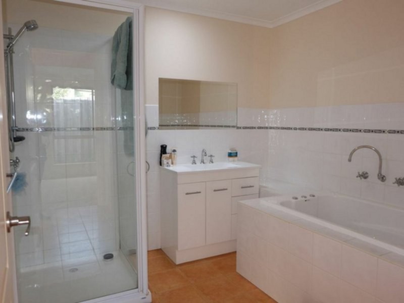 2/1 Worcester Road, Lakes Entrance VIC 3909