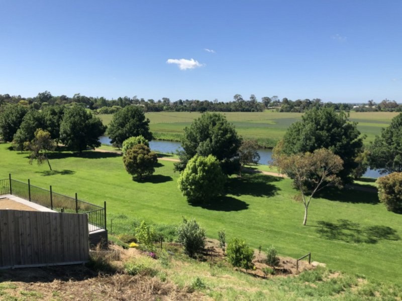 49 Morton Drive, Eastwood VIC 3875