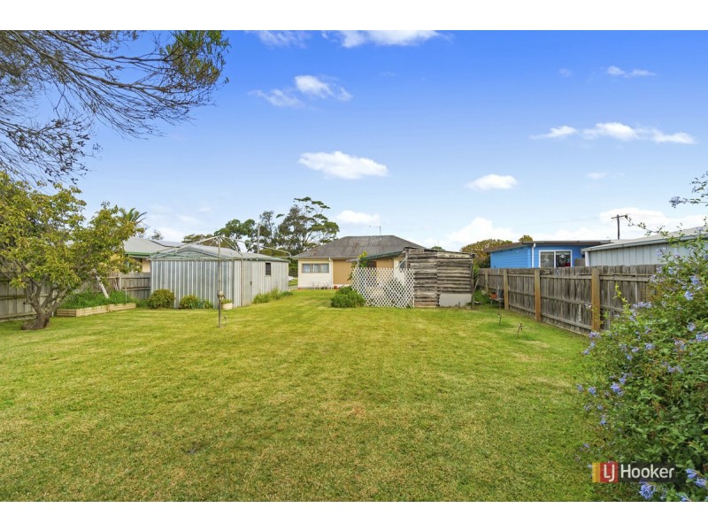 69 Coates Road, Lakes Entrance VIC 3909