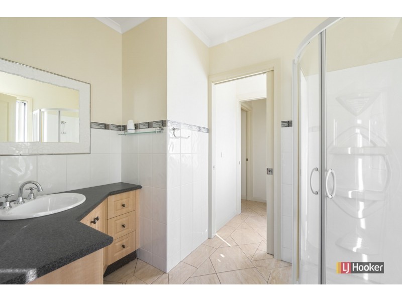 8 Williams Road, Lakes Entrance VIC 3909