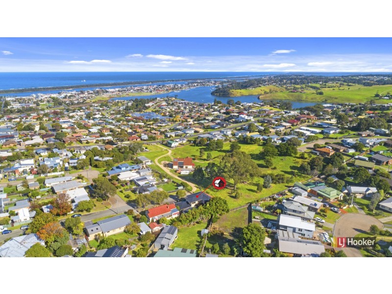 8 Williams Road, Lakes Entrance VIC 3909
