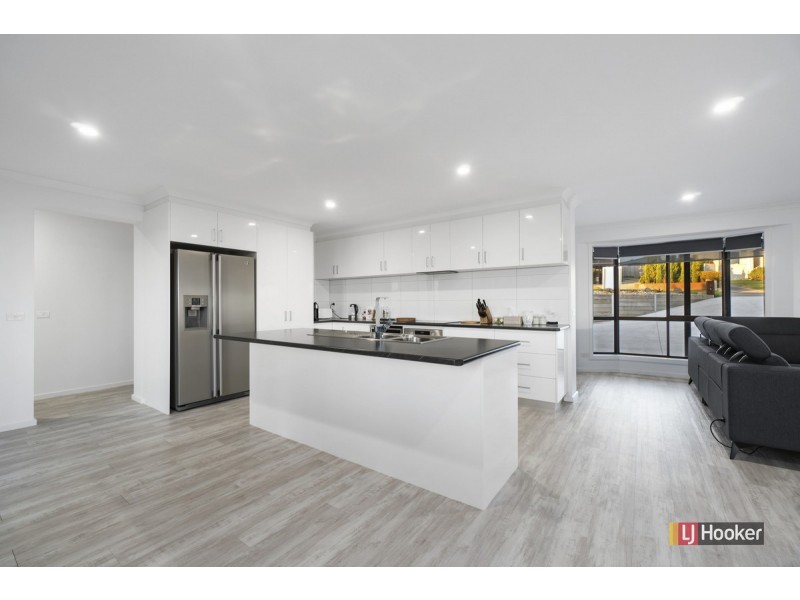 3 Nautilus Way, Lakes Entrance VIC 3909