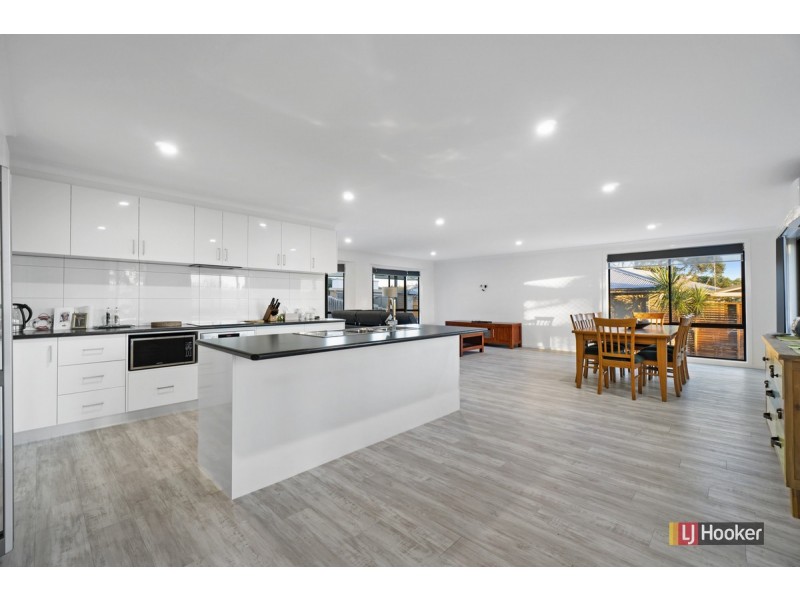 3 Nautilus Way, Lakes Entrance VIC 3909