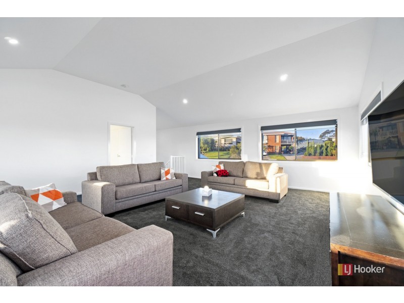 3 Nautilus Way, Lakes Entrance VIC 3909