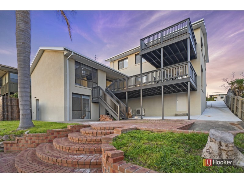 3 Nautilus Way, Lakes Entrance VIC 3909