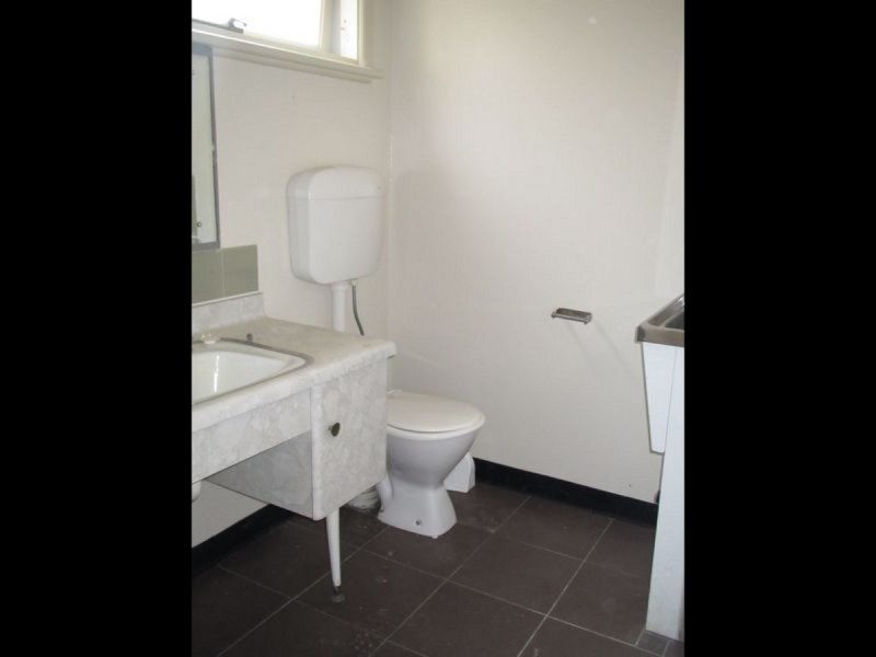 2/13 Roadknight Street, Lakes Entrance VIC 3909