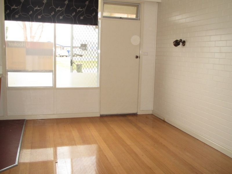 2/13 Roadknight Street, Lakes Entrance VIC 3909