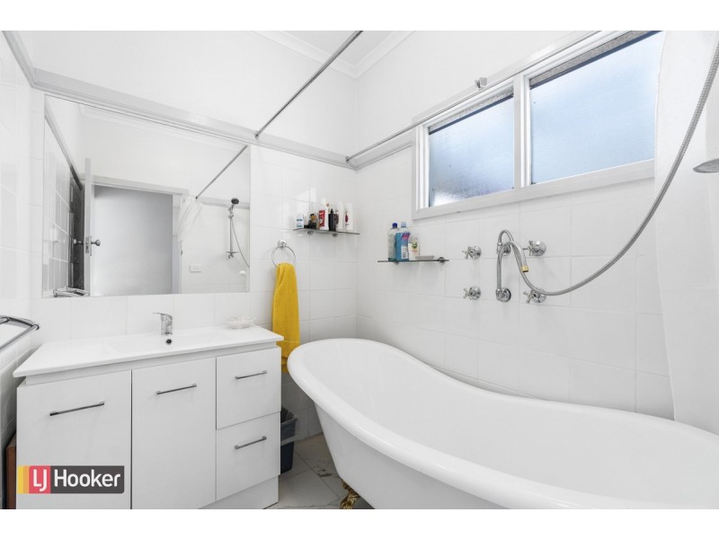 28 West Crescent, Lakes Entrance VIC 3909