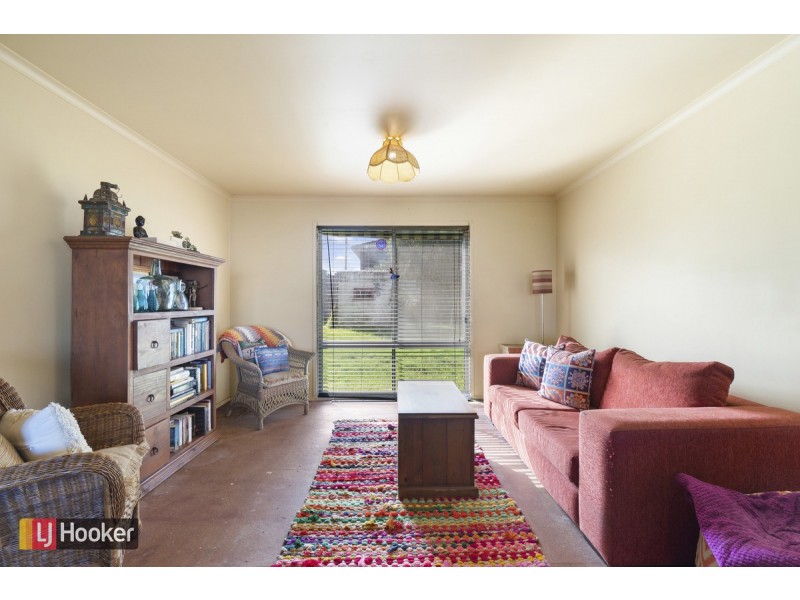 38 Bronsdon Street, Lakes Entrance VIC 3909