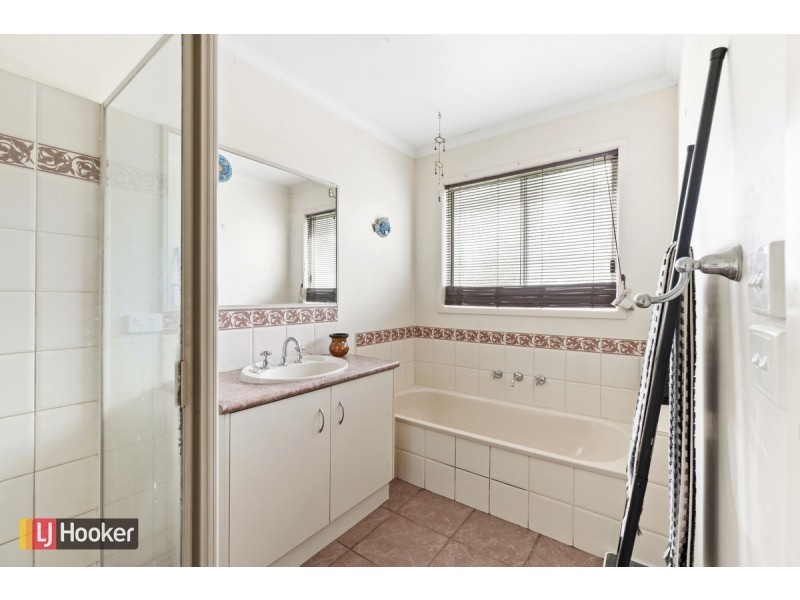 38 Bronsdon Street, Lakes Entrance VIC 3909