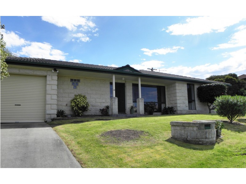 32 Lakeview Drive, Lakes Entrance VIC 3909