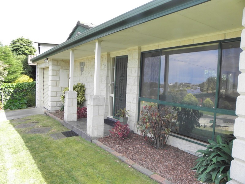 32 Lakeview Drive, Lakes Entrance VIC 3909