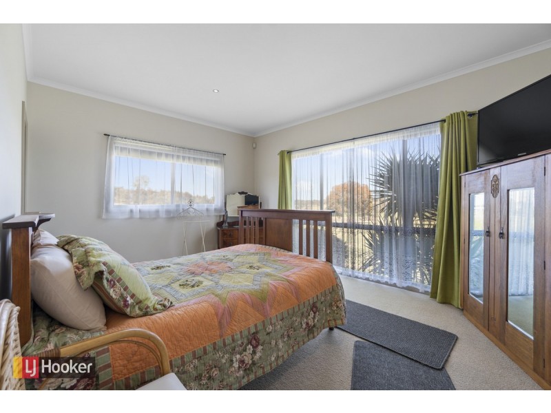 16 McMeekins Road, Swan Reach VIC 3903