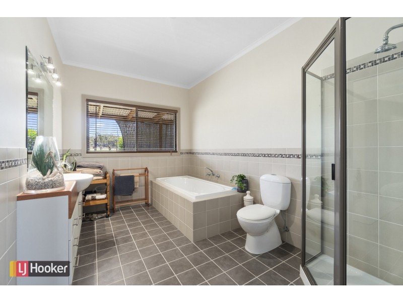 16 McMeekins Road, Swan Reach VIC 3903