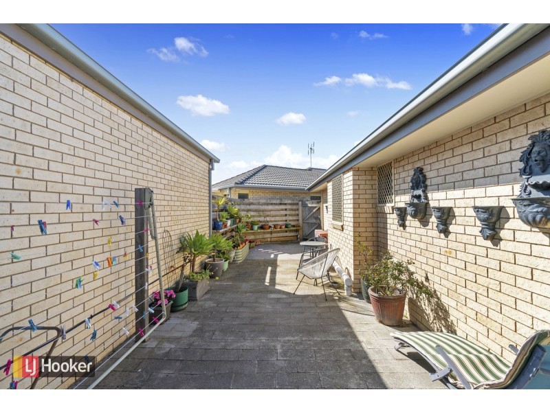 4/16 Roadknight Street, Lakes Entrance VIC 3909