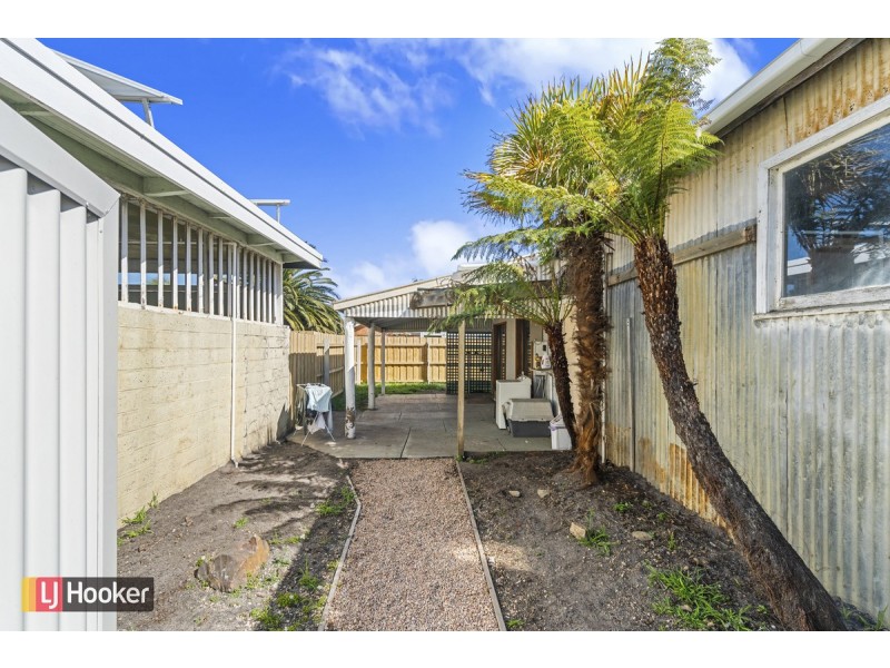 74 Roadknight Street, Lakes Entrance VIC 3909