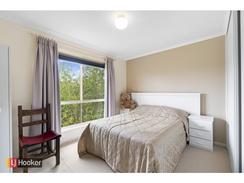 6 Periwinkle Drive, Lakes Entrance VIC 3909